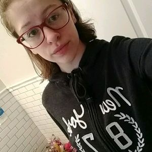 Meet your Posher, Moira